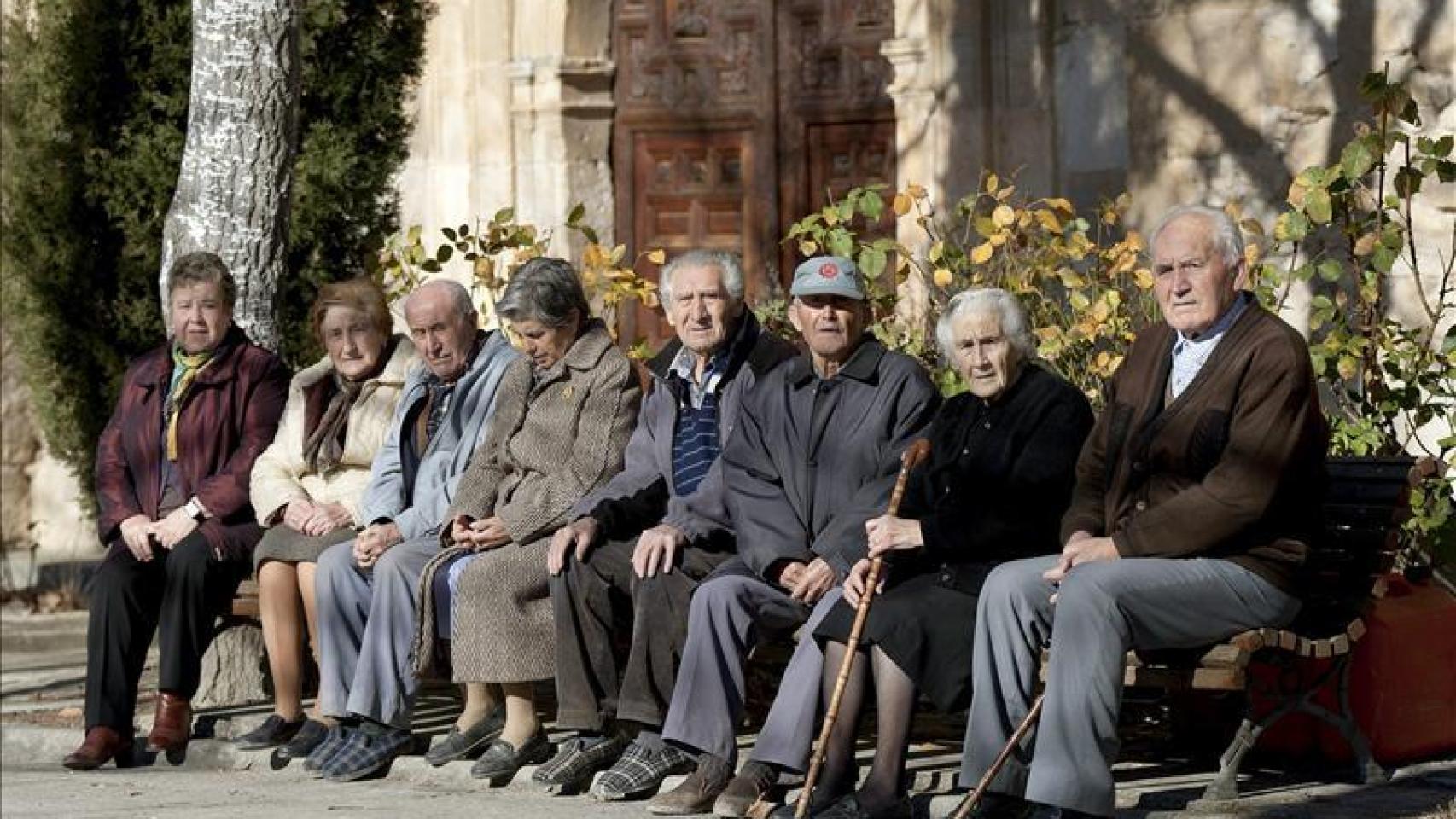En España ya hay tres millones de octogenarios, diez veces más que cuando murió Franco: riesgo de colapso sanitario