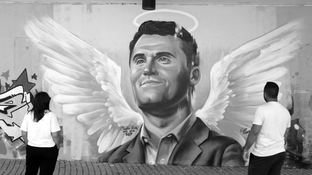 Un mural de homenaje a Charlie Kirk en Ashdod, Israel.