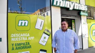 Vicente, el emprendedor que ha reabierto un súper muy necesario en Zamora: "También hacemos una labor social"