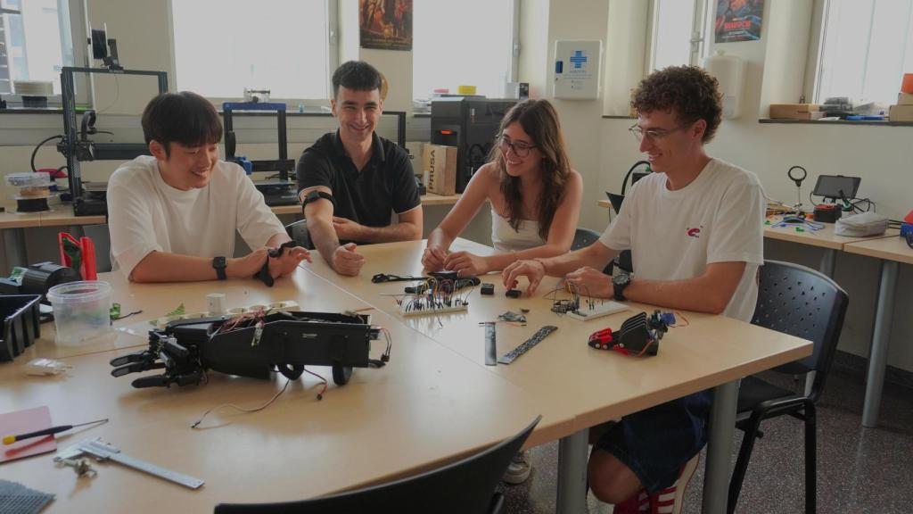Inventores de Haptika: Jung Ji Suh, Albert Lladonosa, Núria Aguado y Jordi Puig Prujà (de izq a drch)