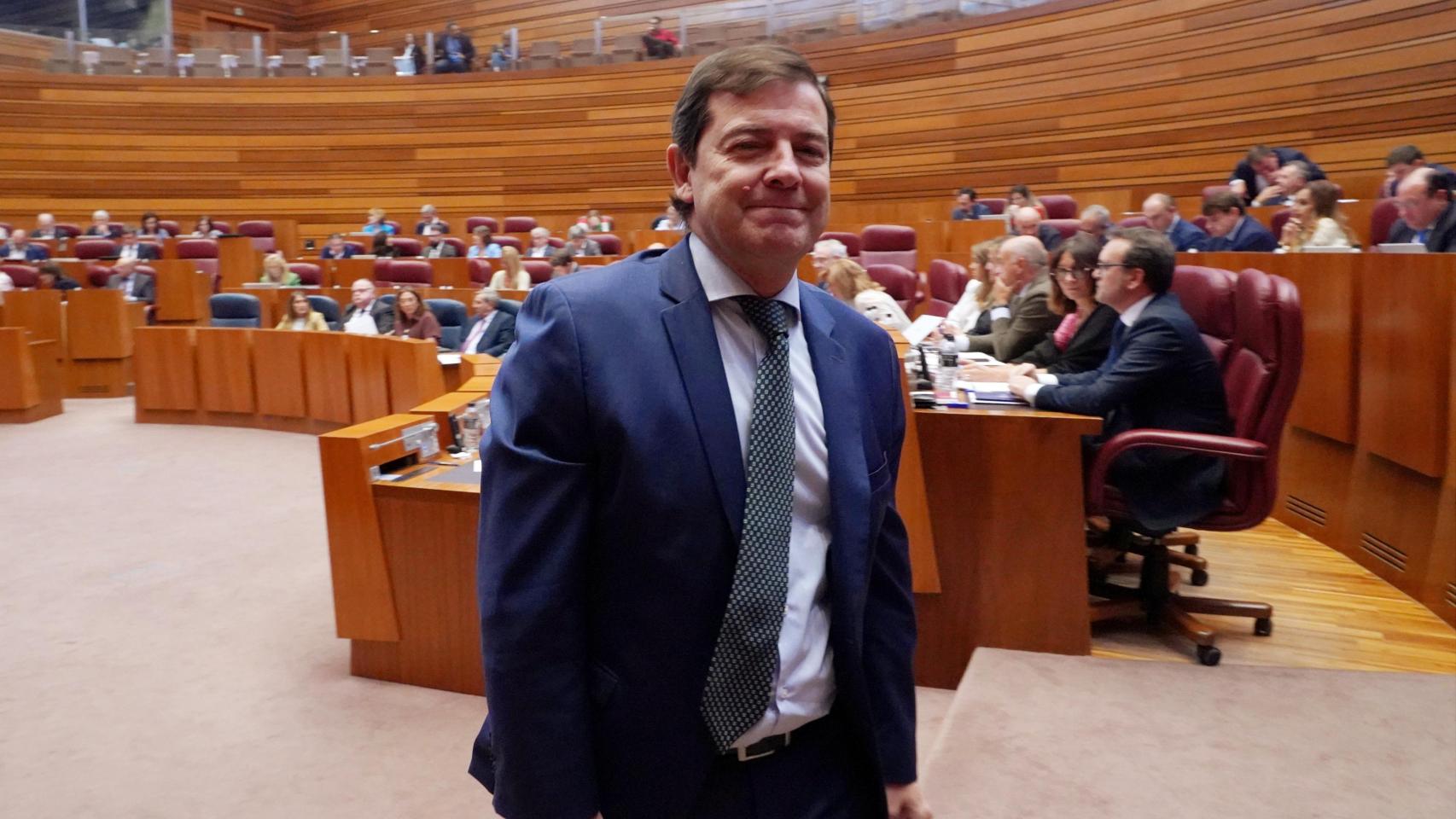 El presidente de la Junta de Castilla y León, Alfonso Fernández Mañueco, durante el último pleno de las Cortes