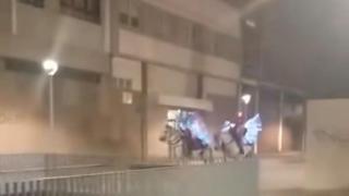 Dos jinetes alados sorprenden a los vecinos del barrio de Matogrande en A Coruña