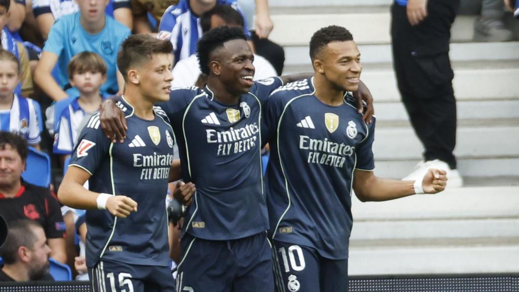 Arda Güler, Vinicius and Mbappé celebrate the French goal against Real Sociedad.