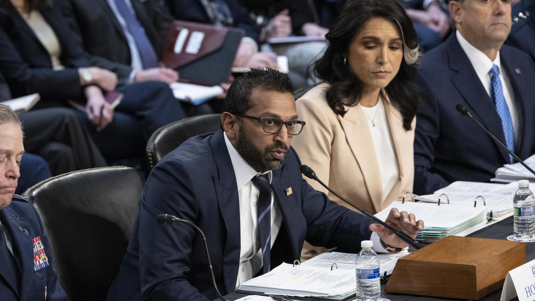 Kash Patel, Director de la Oficina Federal de Investigaciones (FBI), comparece ante la audiencia del Comité Selecto de Inteligencia del Senado de EE. UU. para examinar las amenazas mundiales en el edificio de oficinas del Senado Hart en Washington, DC.