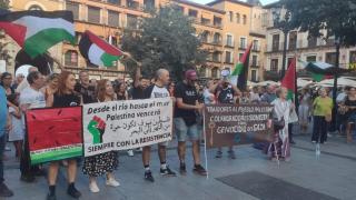 Unas 200 personas se concentran en plena plaza de Zocodover por Palestina en plena Noche del Patrimonio