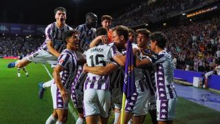 El Real Valladolid golea al Almería y pone el broche de oro a las fiestas