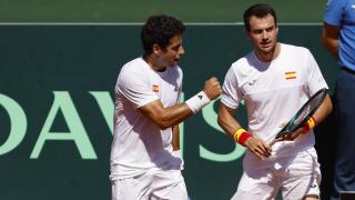 Jaume Munar y Pedro Martínez remontan a la dupla danesa y mantienen vivo el sueño de España en la Copa Davis