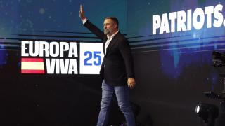 Trump manda a un alto representante de Casa Blanca al evento de Abascal en medio de la 'guerra' con Sánchez
