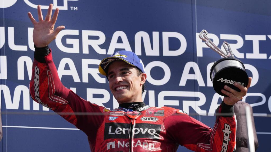 Marc Márquez celebra su victoria en el Gran Premio de San Marino, en el circuito de Misano.