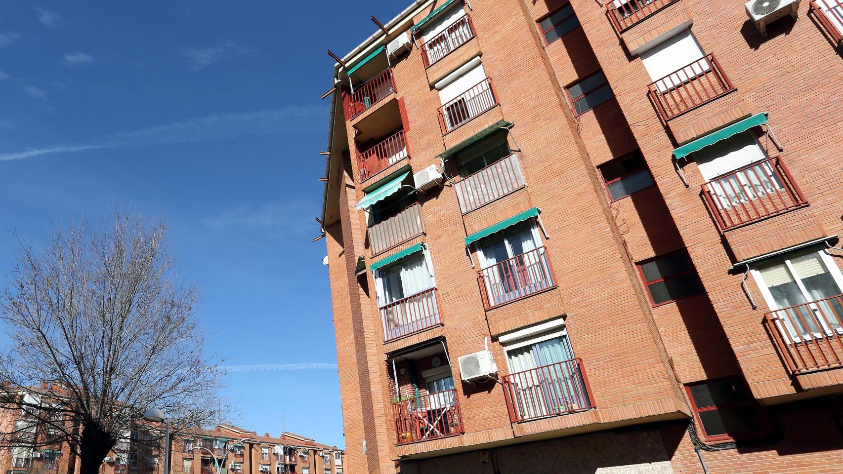 Un bloque de viviendas en el toledano barrio del Polígono.
