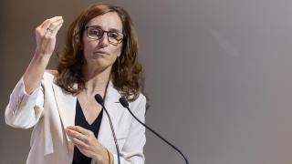 El plan anticrisis sanitarias de Mónica García recoge apoyarse en la sanidad privada cuando la pública se vea "sobrepasada”