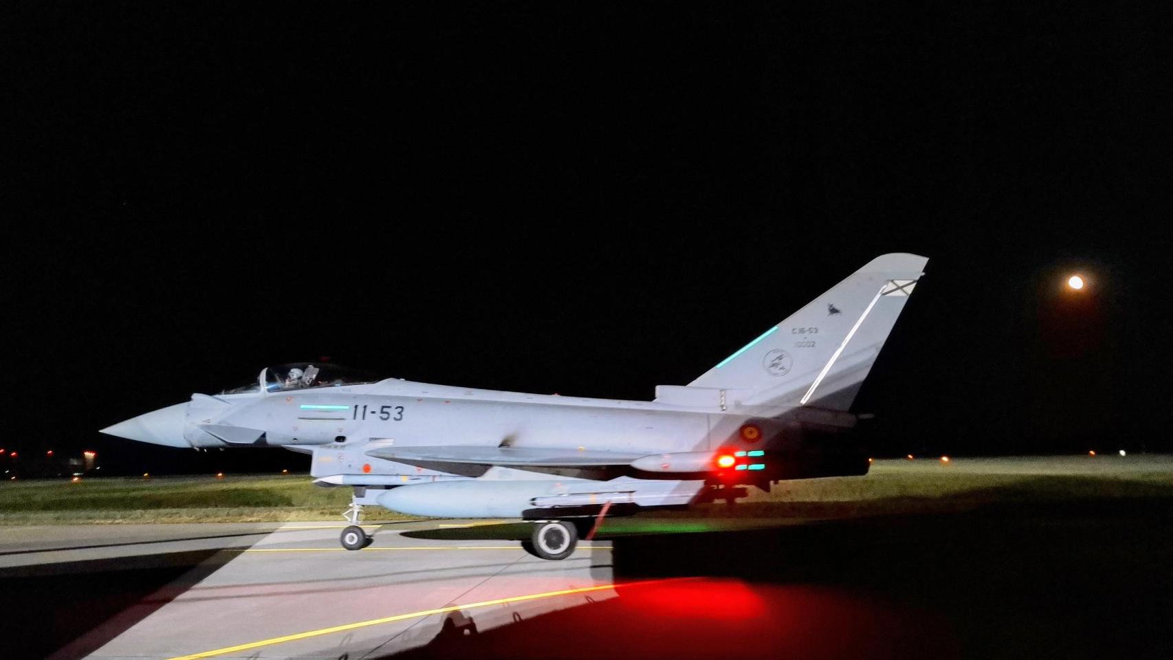 Un Eurofighter español regresa de una misión Alfa Scramble