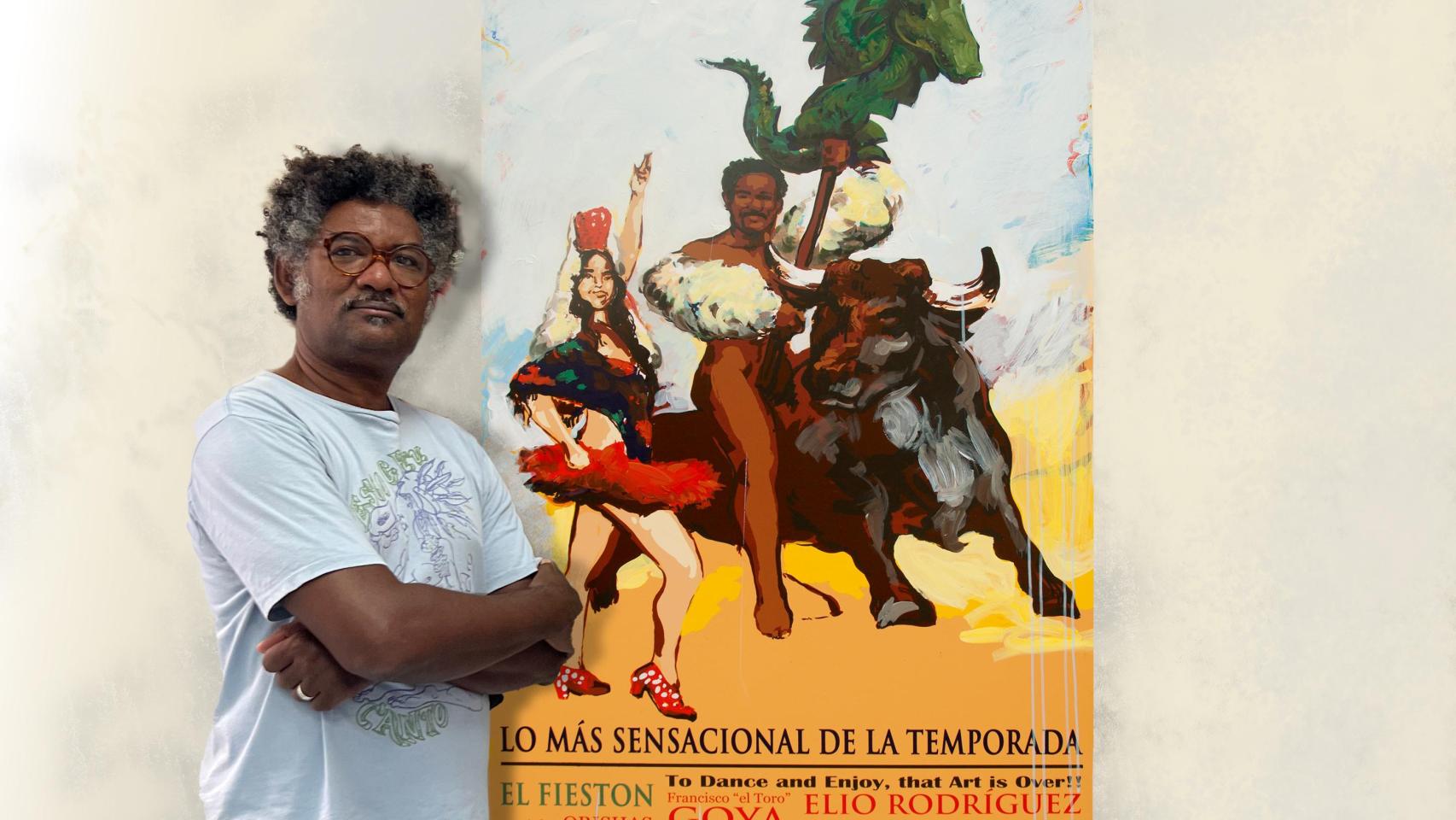 El artista Elio Rodríguez con una de las obras que llevará a la exposición en Sofía.