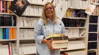 Los tres hogares literarios de una veterana librera de A Coruña: Colón, Lume, Arenas