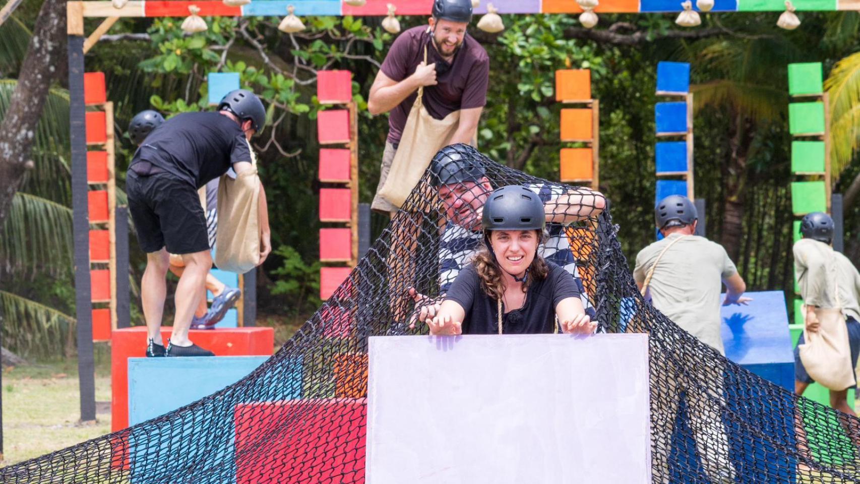 BLUPER realiza el juego de los cubos de colores en 'Supervivientes: All Stars'.