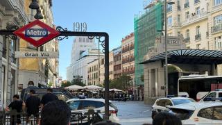 La Policía reduce a un hombre en la Gran Vía que amenazaba con causar una explosión con bombonas de butano