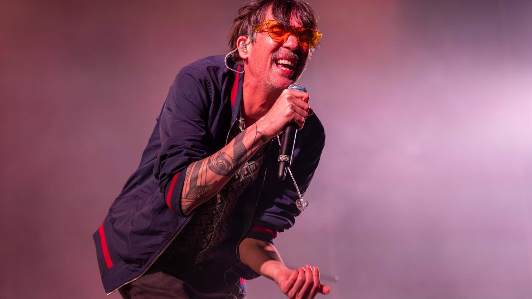 Noni, cantante de Lori Meyers, durante un concierto.