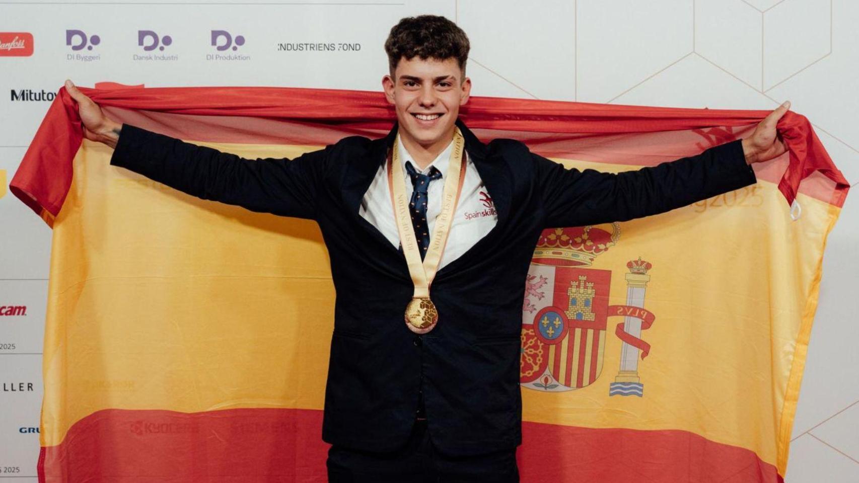 La hazaña de Álex Caro, el maño que ha ganado el bronce en el concurso europeo de FP:  En tres años estudió dos grados 