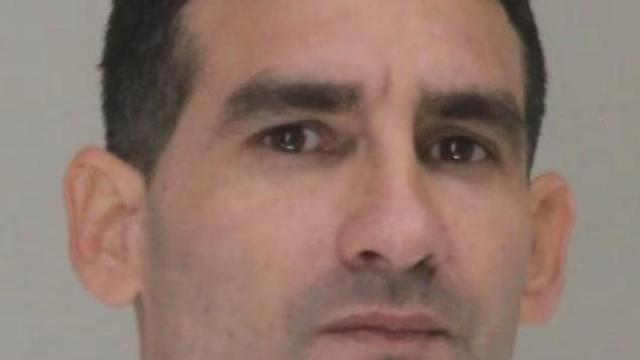 ICE pide deportar a un cubano acusado de decapitar a un hombre con un machete en un motel de Dallas