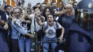 Irene Montero y Belarra llevaron como escolta a un ultra de los Bukaneros del Rayo en su boicot a La Vuelta
