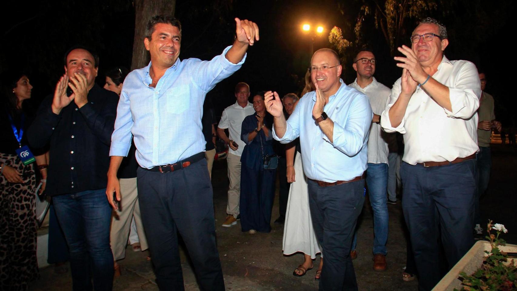 Carlos Mazón, junto a Juanfran Pérez Llorca, Miguel Tellado y Toni Pérez el pasado viernes. EFE / Morell