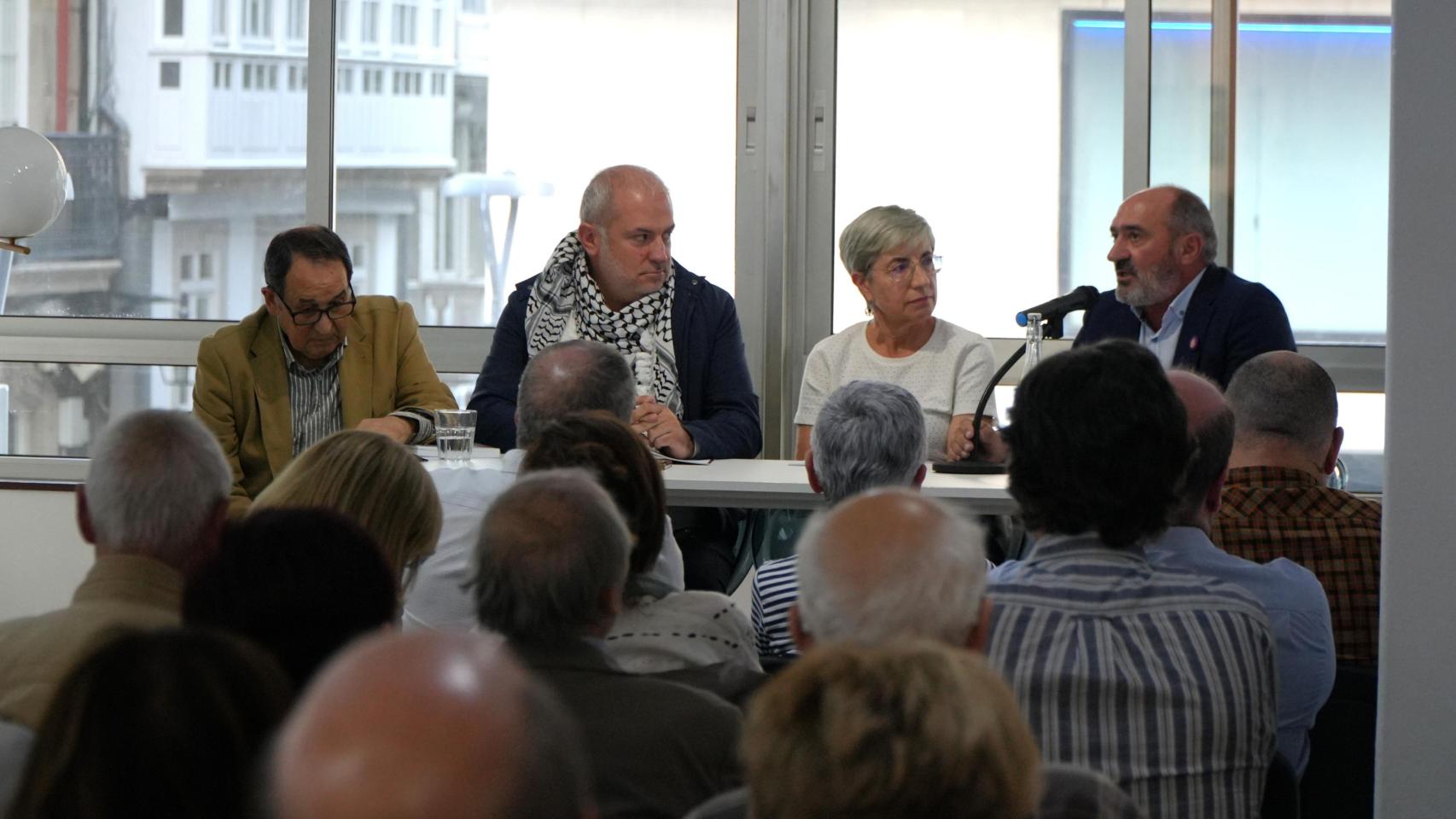 Presentación del  nuevo número de la revista Follas Novas en A Coruña.