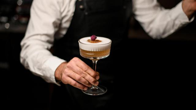 Los jóvenes ahora son 'sober curious': la nueva tendencia en el consumo de bebidas