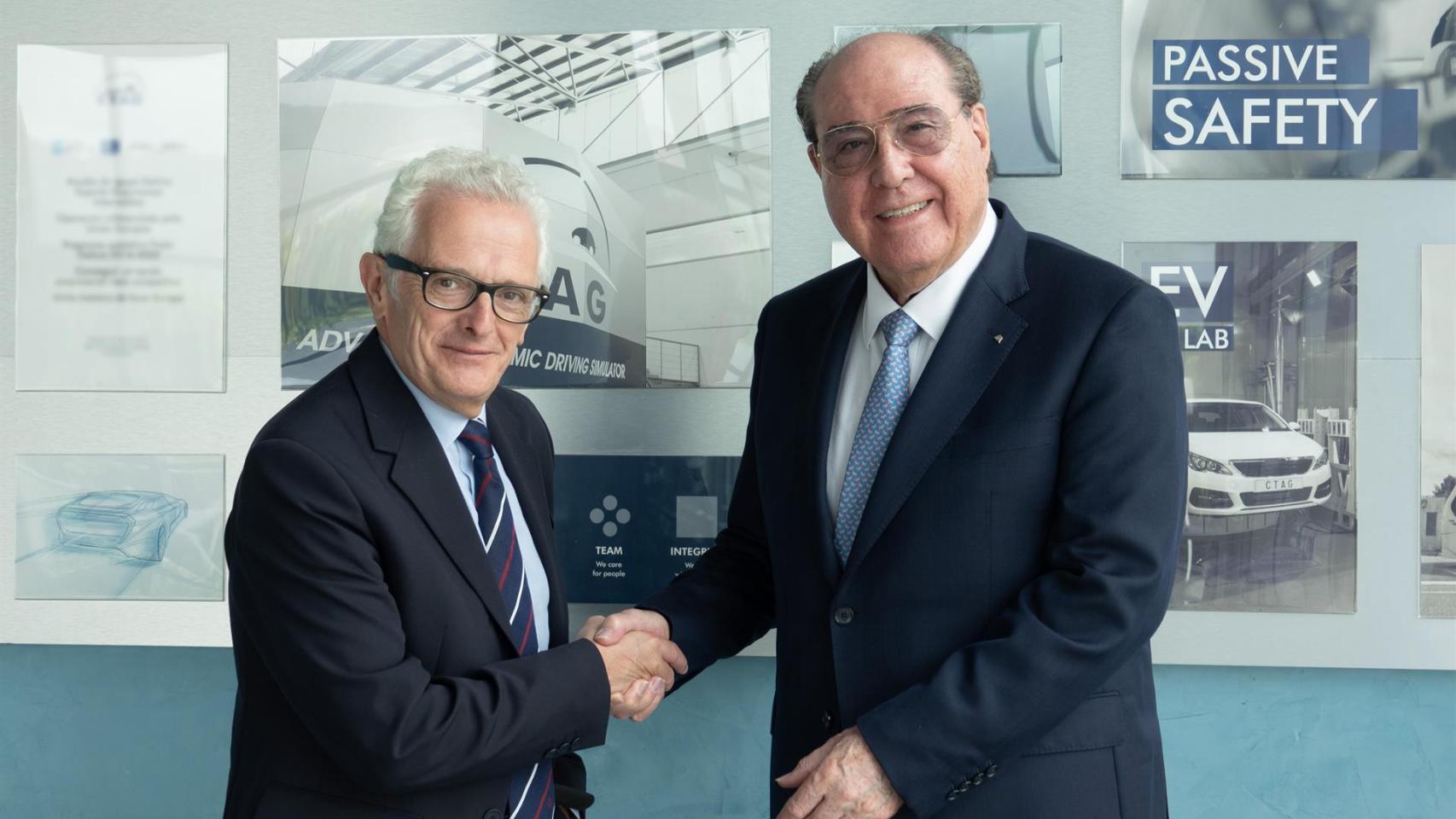 El director del Centro Tecnológico de Automoción de Galicia (CTAG), Luis Moreno, y el rector de la Universidad Internacional de la Empresa, Miguel Ángel Escotet.