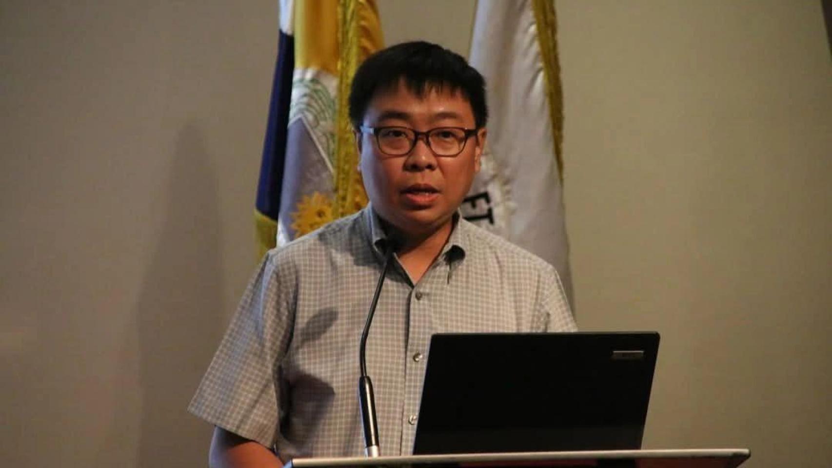 Rey Donne Papa, investigador de la Universidade Santo Tomás en Manila no CICA.