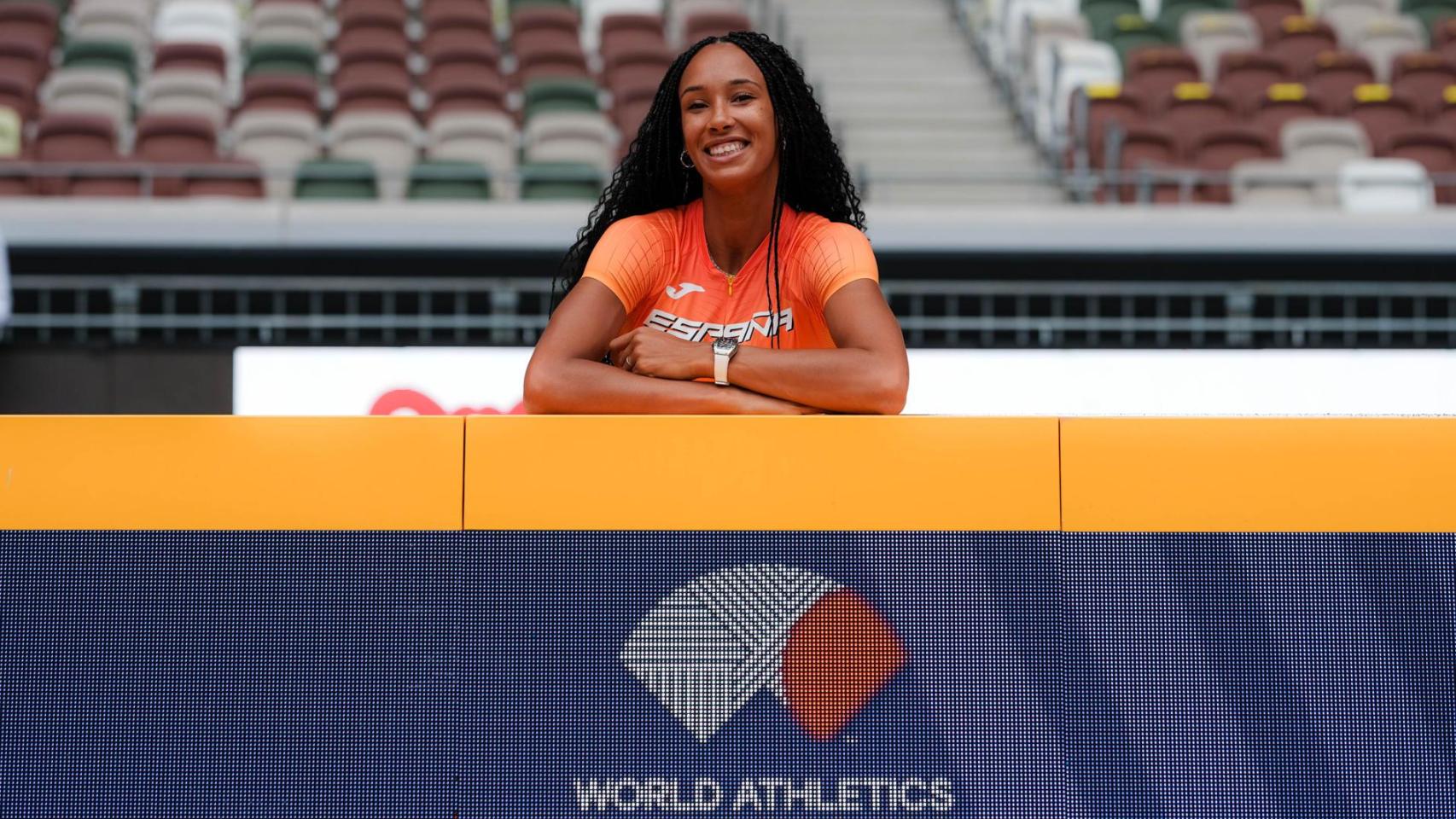María Vicente, en el estadio Nacional de Tokio antes del Mundial de atletismo