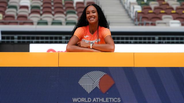 María Vicente, en el estadio Nacional de Tokio antes del Mundial de atletismo