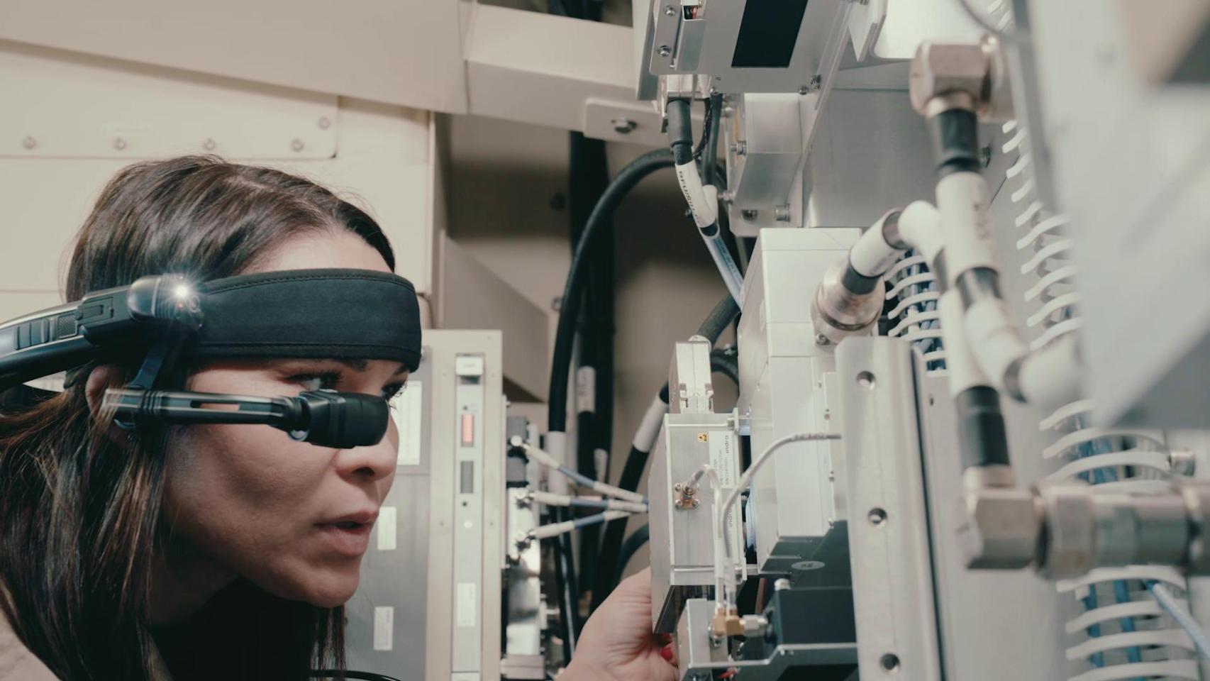 Mantenimiento de un equipo militar mediante la solución de soporte remoto