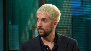 La curiosa manera de David Broncano a la hora de anunciar los próximos invitados a 'La Revuelta'