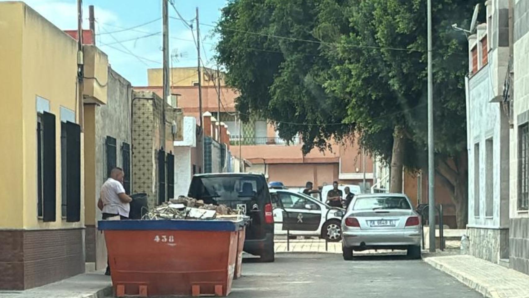La Guardia Civil investiga un crimen machista en El Algar (Cartagena):  Él tenía depresión y le clavó las tijeras a su esposa 