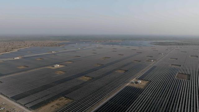 Planta fotovoltaica de 412 megavatios de Acciona Energía en la India.