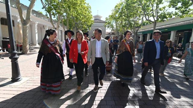 Encuentro entre el alcalde de Albacete y la alcaldesa de Cartagena en la Feria. Foto: Ayuntamiento.