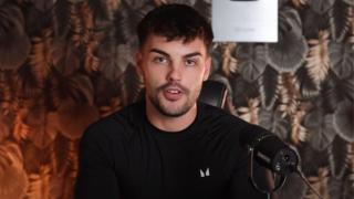 Borja Yus (25), entrenador personal: Puedes perder medio kilo a la semana si haces este ejercicio  en el gimnasio