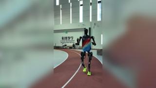 El robot que gana maratones y sirve para probar al límite las zapatillas y accesorios deportivos