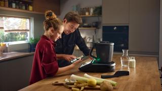 Controla la Thermomix desde tu móvil: así es la novedosa actualización del popular robot de cocina que ya puedes usar