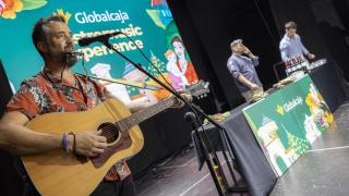 El estand de Globalcaja en la Feria de Albacete promociona los alimentos de la tierra con el showcooking de Jesús Segura