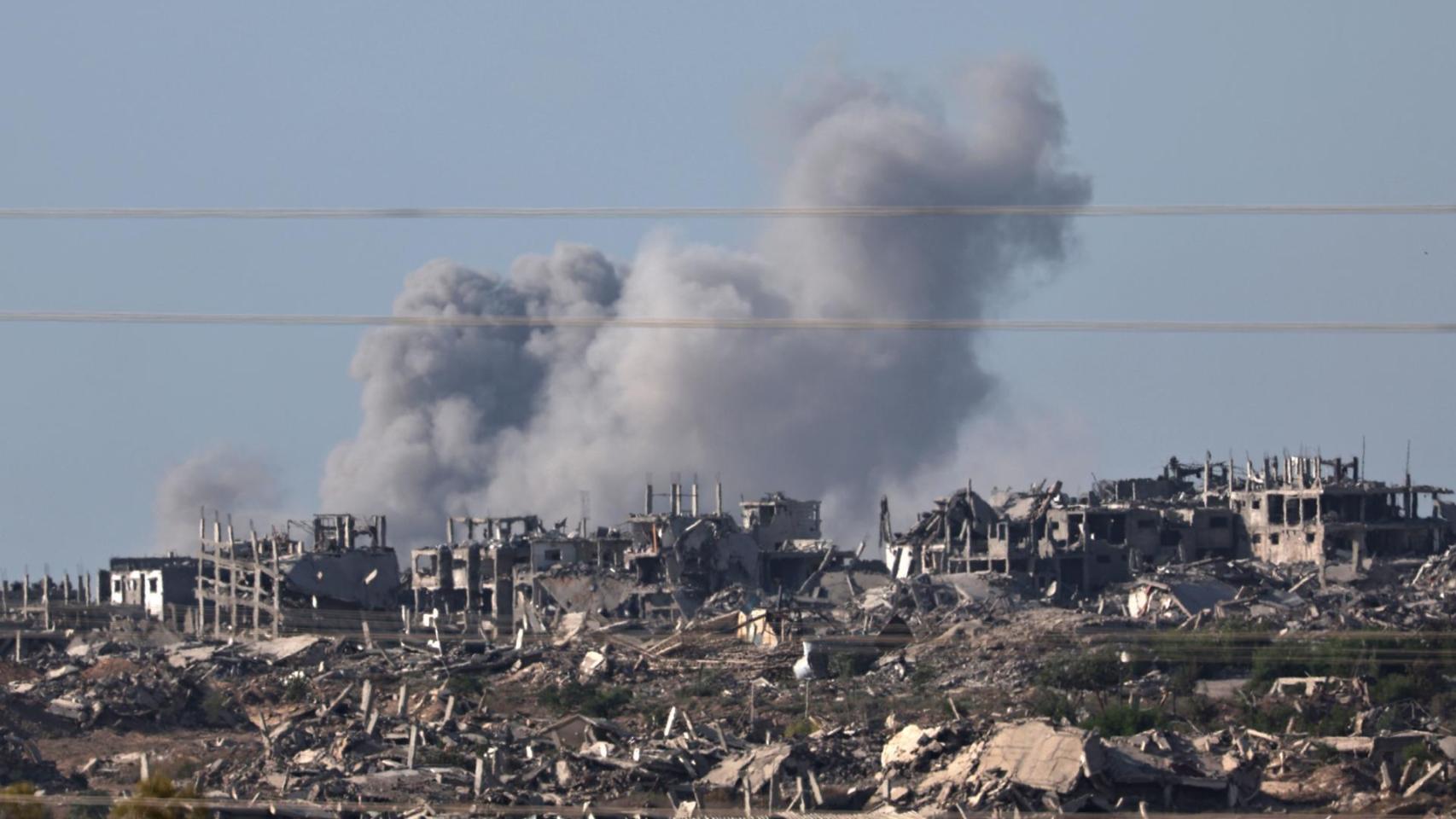 Un ataque aéreo israelí en las afueras de la ciudad de Gaza.