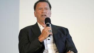 Schwarzenegger apunta contra Gavin Newsom y da un fuerte mensaje a los habitantes de California: "Quieren debilitar la democracia"