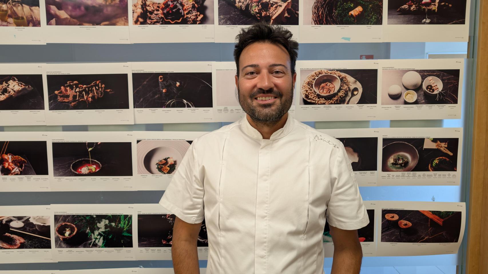 Pablo Montoro en su despacho de trabajo en Alicante.