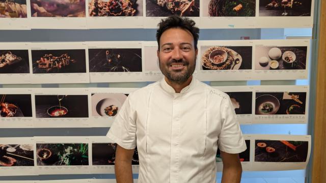 Pablo Montoro en su despacho de trabajo en Alicante.