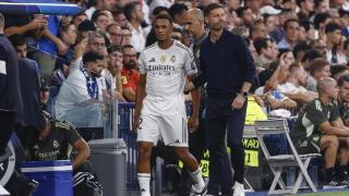 Trent se retira junto a Xabi Alonso.