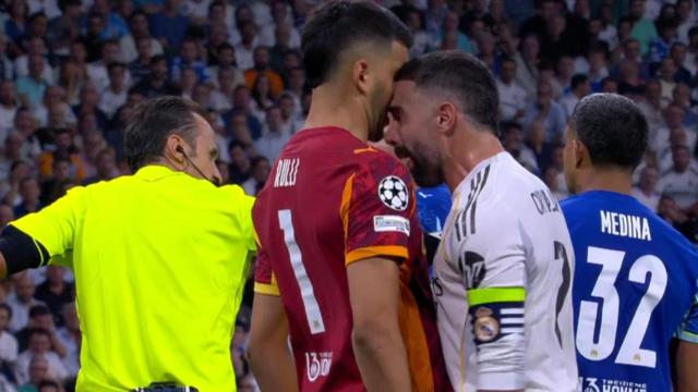 Dani Carvajal se encara con Rulli, el portero del Olympique de Marsella.