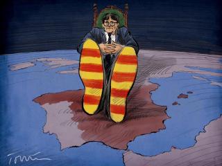 CEOE ve "un atentado a la libertad de empresa" exigir el catalán en la atención al cliente en toda España