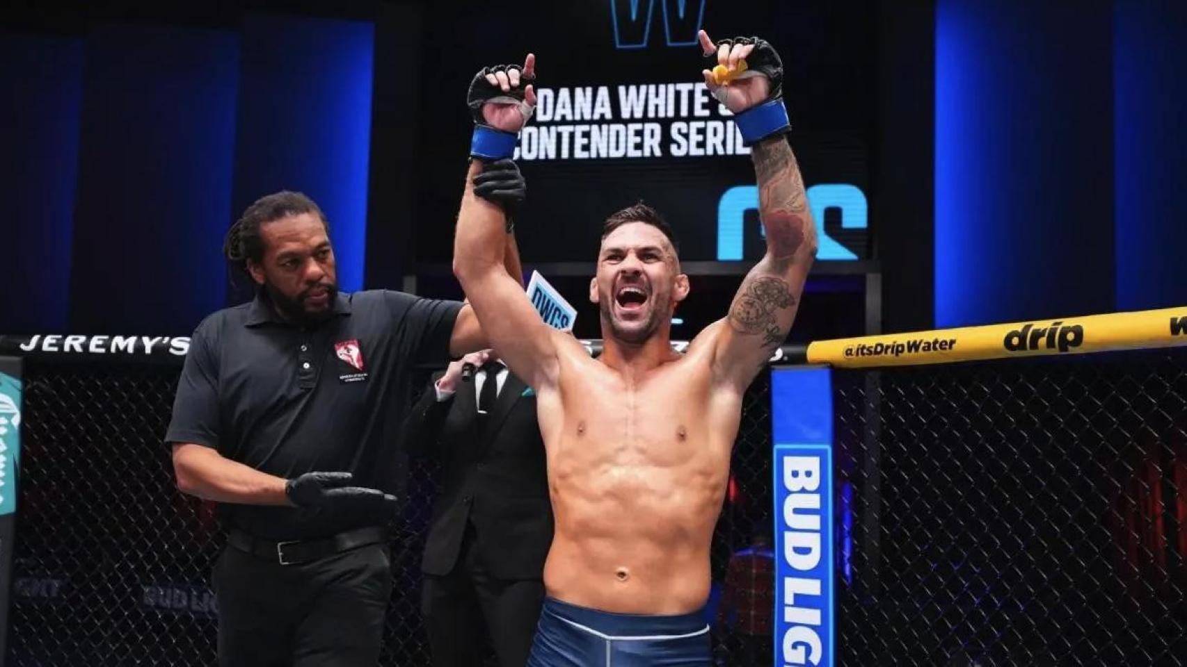 Hecher Sosa celebra su victoria en el DWCS