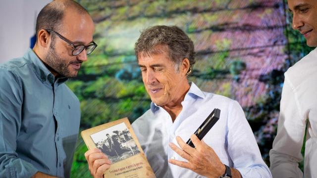 Perico Delgado junto al vicepresidente de la Diputación de Albacete, Fran Valera.