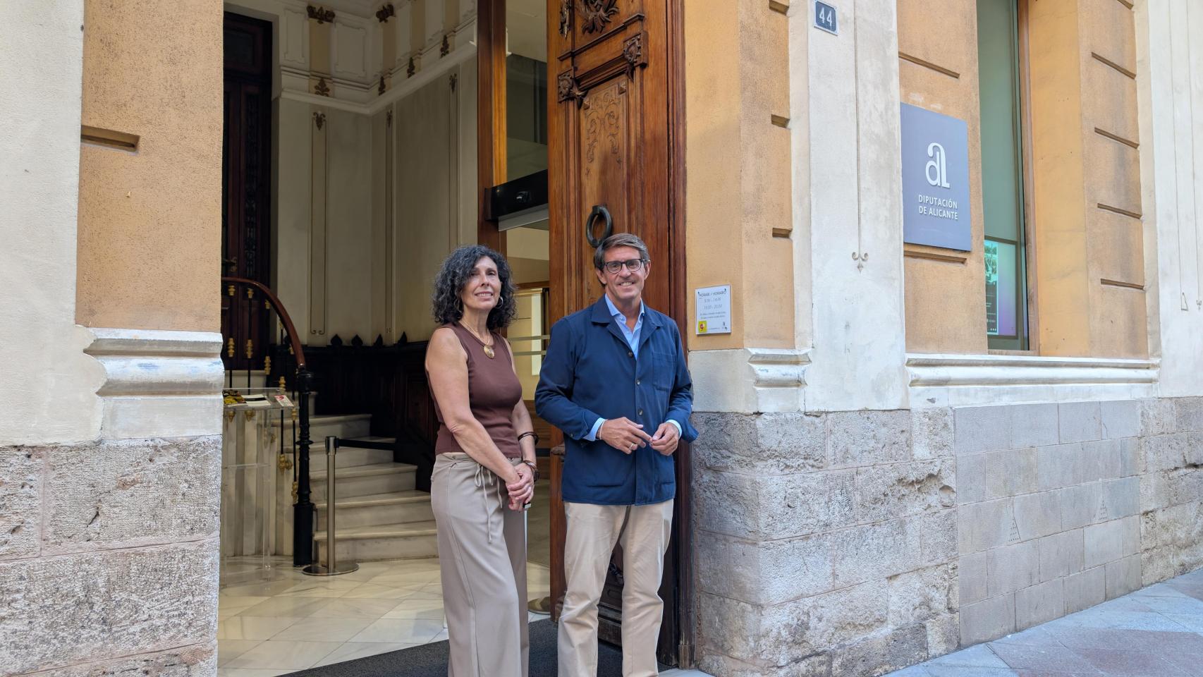 Cristina Martínez y Juan de Dios Navarro, este miércoles en Alicante.